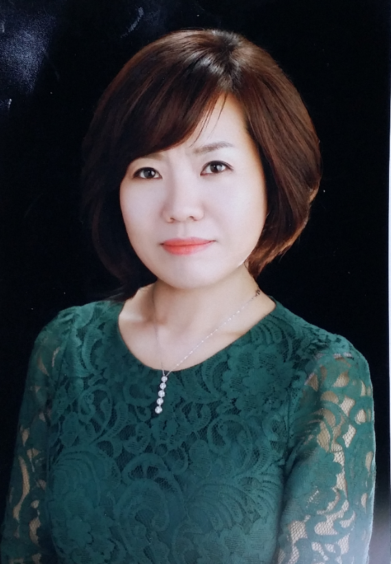 뷰티디자인과 피부파트 겸임교수님의 사진입니다.