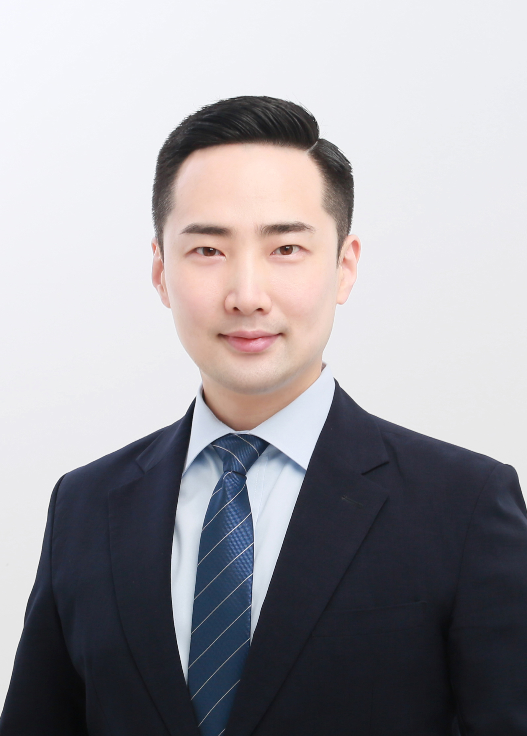 뷰티디자인과 성인학습반 두피탈모관리 교수님 사진 입니다.